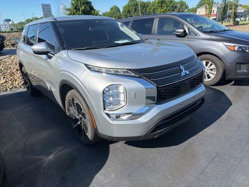 Used 2022 Mitsubishi Outlander ES AWD/4WD image 3