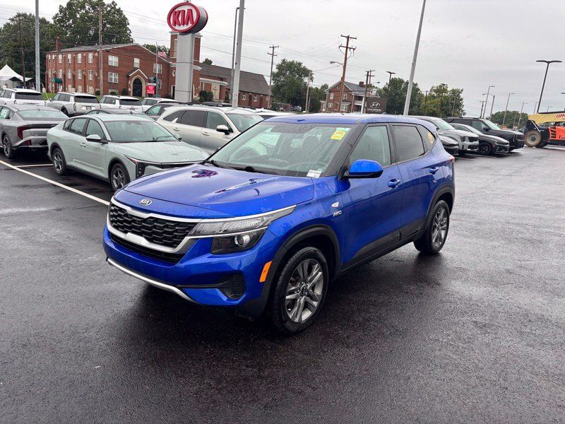 Used 2021 Kia Seltos LX AWD/4WD image 3