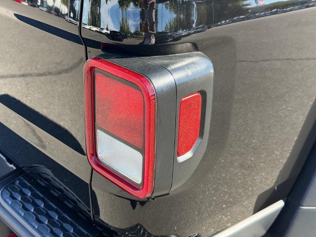 Used 2021 Jeep Gladiator Rubicon AWD/4WD image 9