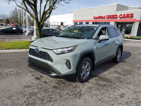 Used 2022 Toyota RAV4 XLE w/ Convenience Package image 2