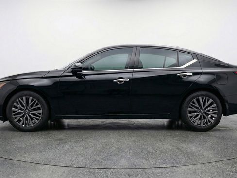 Used 2025 Nissan Altima 2.5 SV image 5