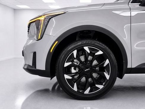 Used 2025 Kia Sorento EX AWD/4WD image 10