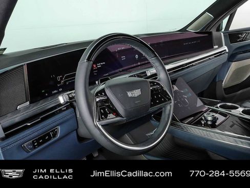 Certified 2025 Cadillac Escalade IQ Luxury 2 w/ LPO, Premium Carpet Package AWD/4WD image 4