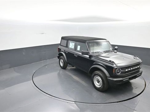 New 2025 Ford Bronco Base image 24