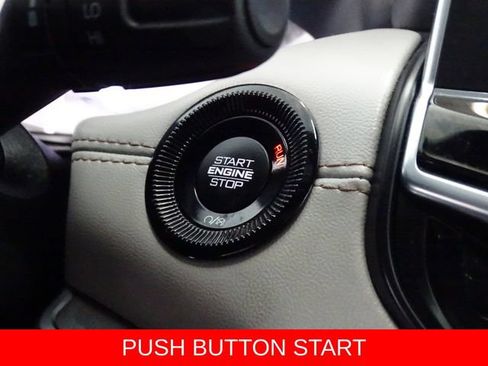 Certified 2025 Jeep Compass Limited AWD/4WD image 9