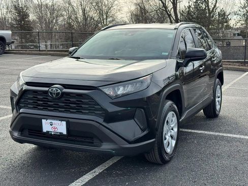 Used 2019 Toyota RAV4 LE image 10