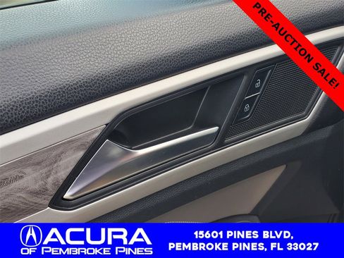 Used 2021 Volkswagen Atlas Cross Sport SE w/ Panoramic Sunroof Package image 22