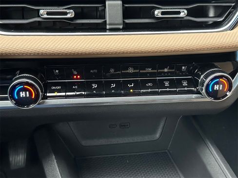 Used 2026 Chevrolet Equinox ACTIV w/ Convenience Package III image 28