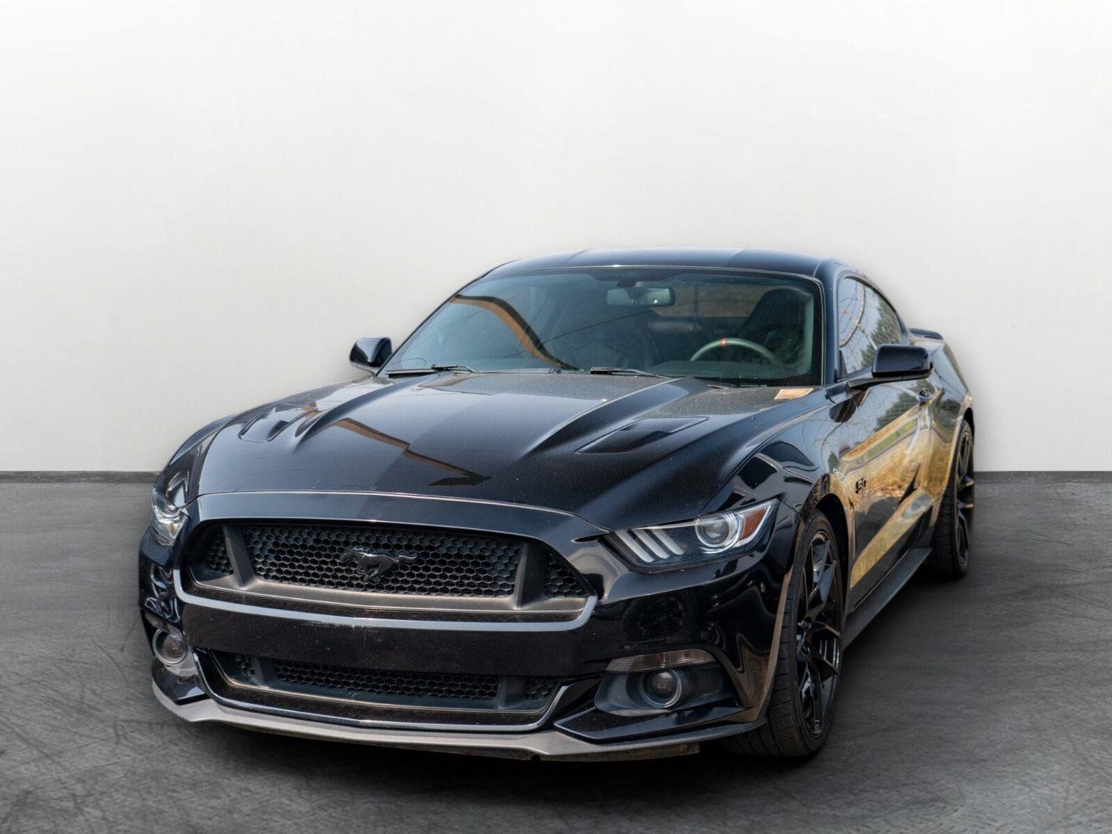 Used 2016 Ford Mustang GT w/ Black Accent Package RWD image 3