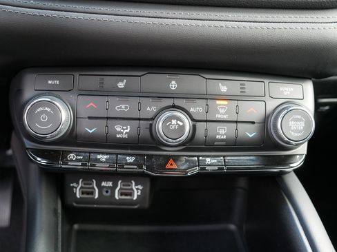 Certified 2024 Dodge Durango SXT image 23