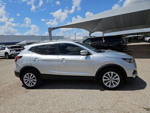 Used 2022 Nissan Rogue Sport SV w/ Technology Package FWD image 9