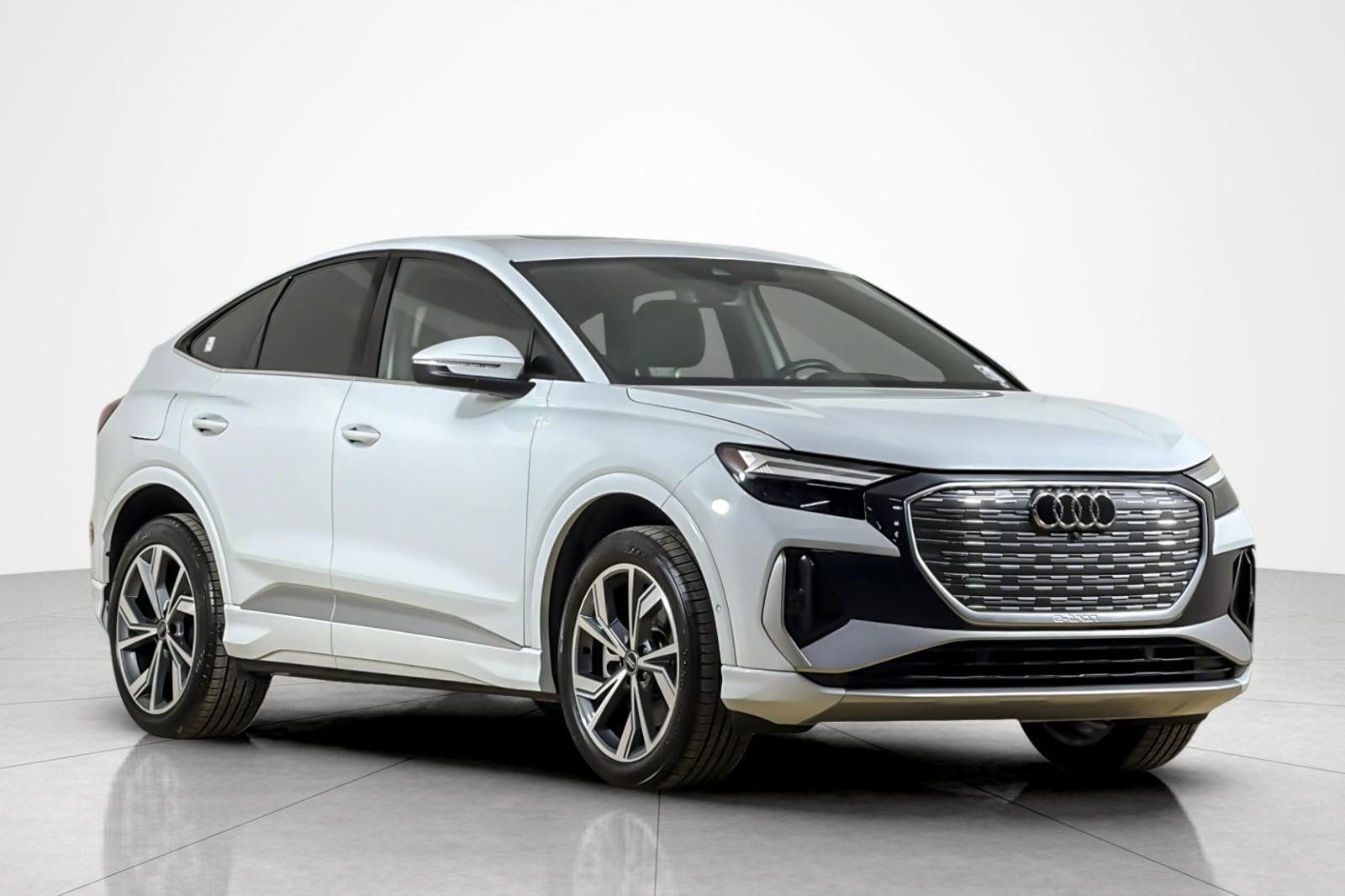Certified 2023 Audi Q4 e-tron Premium Plus AWD/4WD image 7