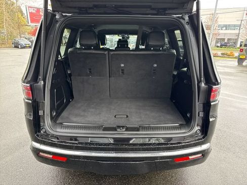 Used 2023 Jeep Wagoneer 4WD image 13