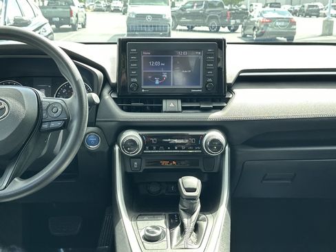 Used 2021 Toyota RAV4 XLE AWD/4WD image 30