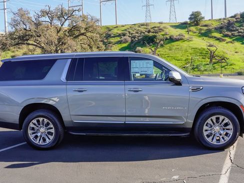 New 2026 GMC Yukon XL Denali w/ Advanced Technology Package image 7
