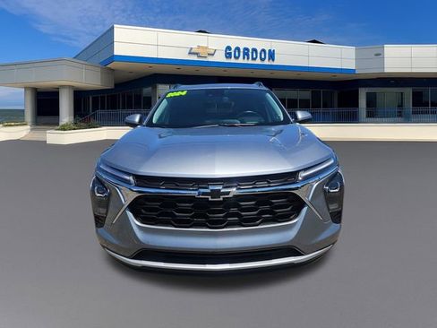 Used 2024 Chevrolet Trax LT w/ Driver Confidence Package FWD image 9