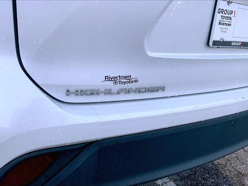 Used 2023 Toyota Highlander XLE FWD image 28