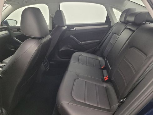 Used 2022 Volkswagen Passat 2.0T SE FWD image 18