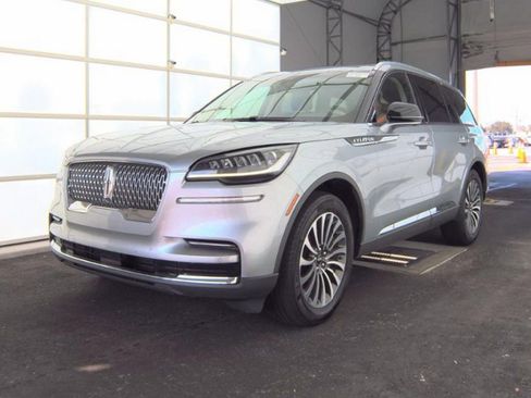 Used 2023 Lincoln Aviator Reserve image 2