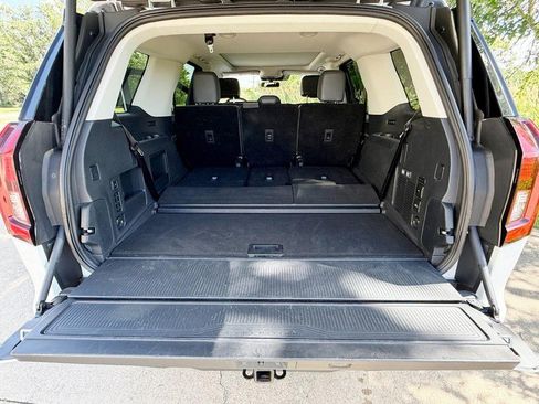 Used 2025 Ford Expedition Active AWD/4WD image 17