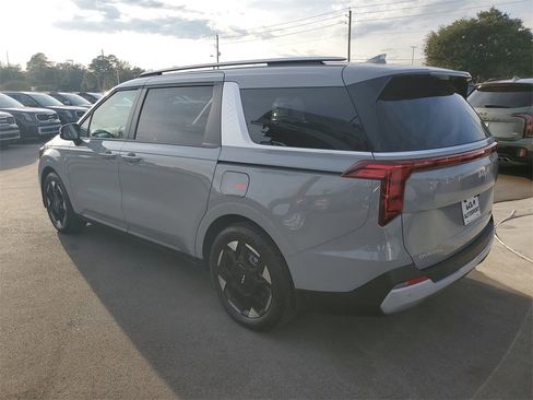 New 2026 Kia Carnival EX image 3