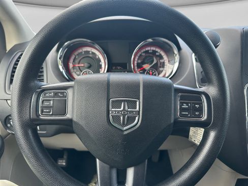 Used 2019 Dodge Grand Caravan SE w/ UConnect Hands-Free Group FWD image 13