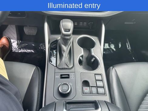 Used 2024 Toyota Highlander XSE image 16