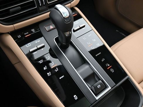 New 2026 Porsche Macan image 20