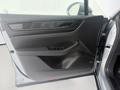 New 2025 Porsche Macan Turbo Electric image 6