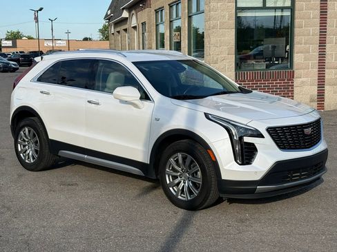 Used 2020 Cadillac XT4 Premium Luxury w/ Cold Weather Package AWD/4WD image 3