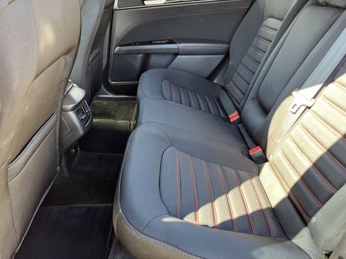 Used 2016 Ford Fusion SE image 14