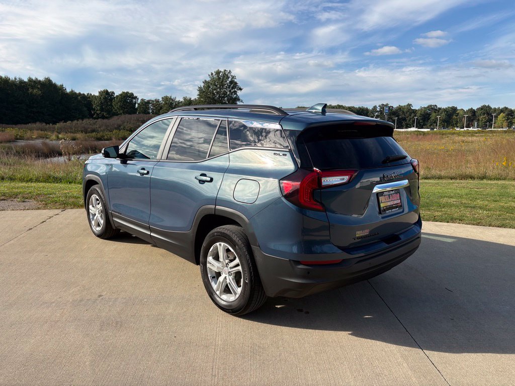 Used 2024 GMC Terrain SLE w/ Driver Convenience Package FWD image 7