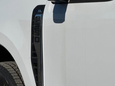 New 2026 Ford F250 XL w/ XL Chrome Package image 23