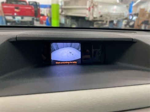 Used 2011 Toyota Sienna LE image 28