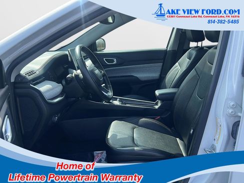 Used 2022 Jeep Compass Latitude w/ Sun and Sound Group AWD/4WD image 16