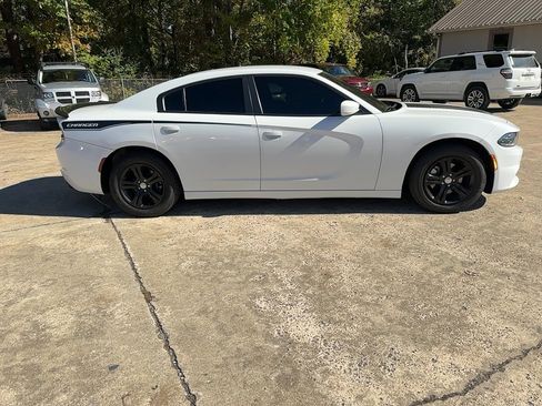 Used 2022 Dodge Charger SXT image 4