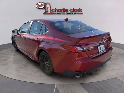 Used 2025 Toyota Camry SE image 4