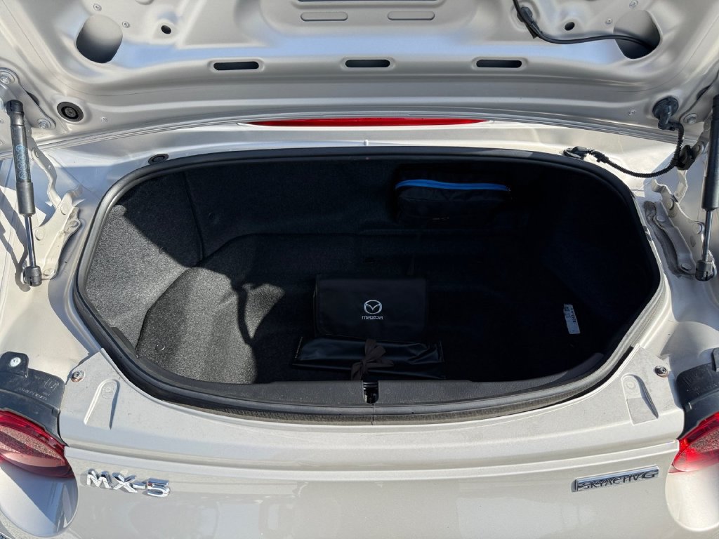 Certified 2022 MAZDA MX-5 Miata Club RWD image 18