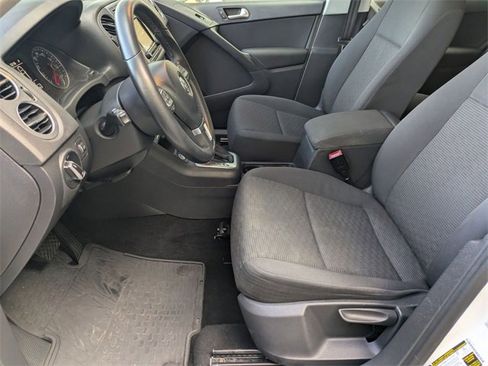 Used 2018 Volkswagen Tiguan Limited w/ Premium Package image 22