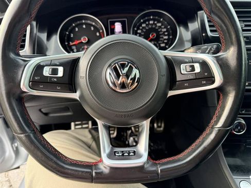 Used 2017 Volkswagen GTI SE FWD image 33