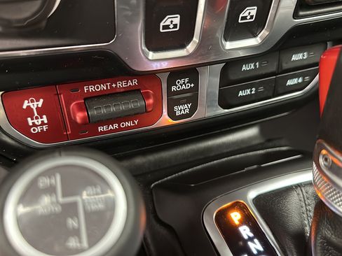 Used 2024 Jeep Wrangler Rubicon AWD/4WD image 18