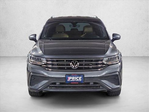 Used 2022 Volkswagen Tiguan SE FWD image 2