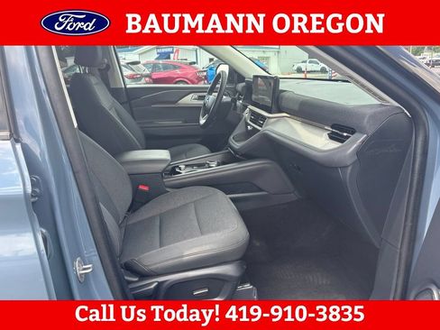 Used 2025 Ford Explorer Active AWD/4WD image 9