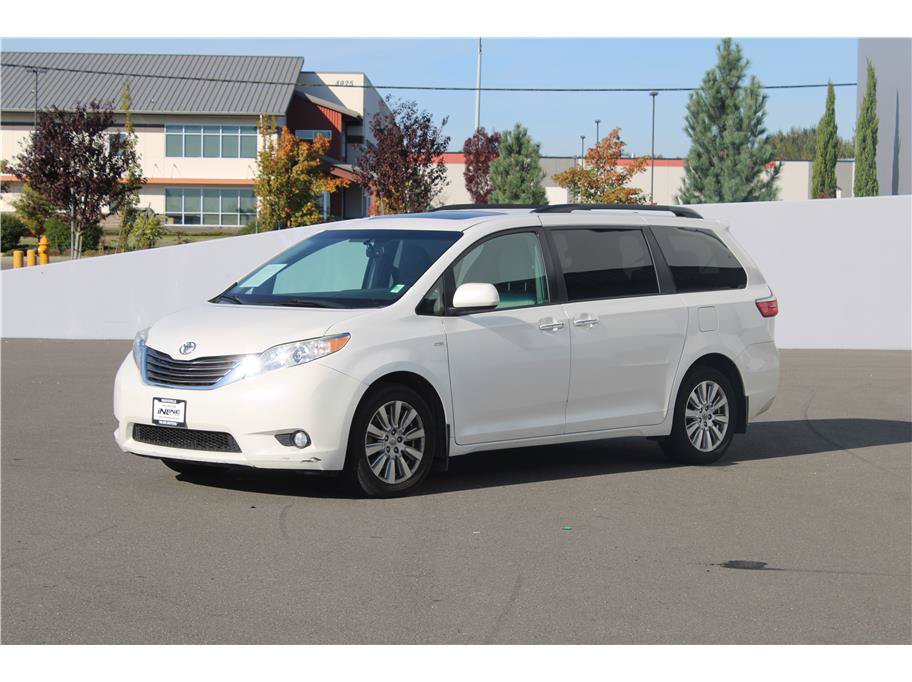 Used 2017 Toyota Sienna XLE w/ XLE Navigation Package AWD/4WD image 1