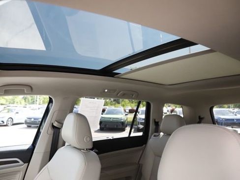 Used 2023 Volkswagen Atlas SE w/ Panoramic Sunroof Package AWD/4WD image 15