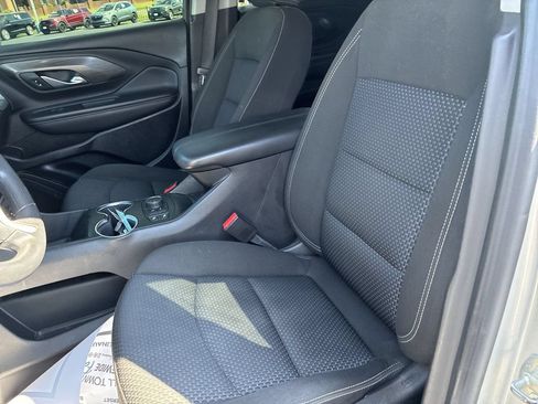 Used 2022 GMC Terrain SLE w/ Driver Convenience Package FWD image 11