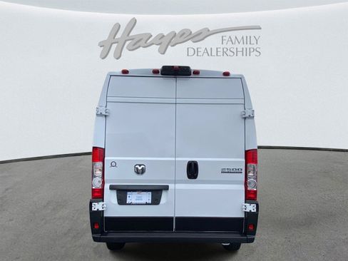Used 2025 RAM ProMaster 2500 w/ Convenience Group FWD image 4