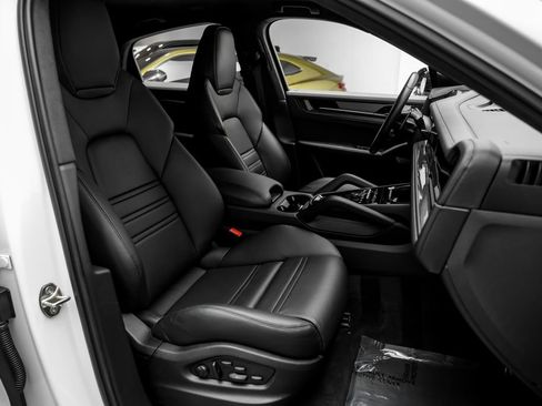 Used 2024 Porsche Cayenne Turbo GT AWD/4WD image 39