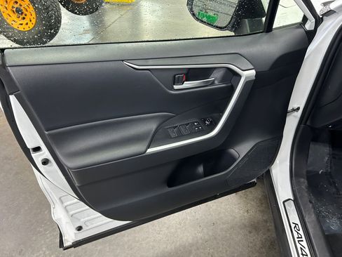 Certified 2024 Toyota RAV4 SE w/ Convenience Package image 9