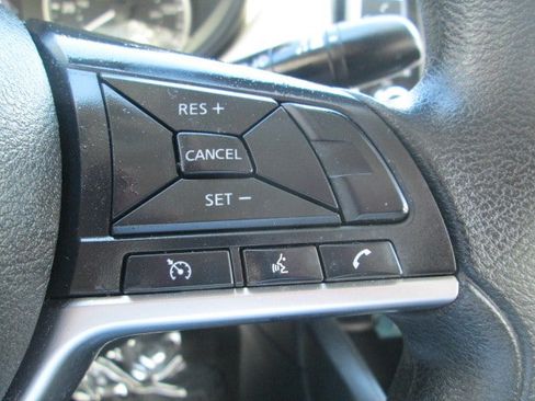 Used 2021 Nissan Versa SV FWD image 17